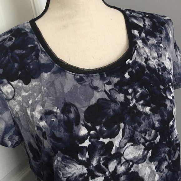 SIMPLY VERA VERA WANG Printed Sheer Trim Top - Picture 2 of 7
